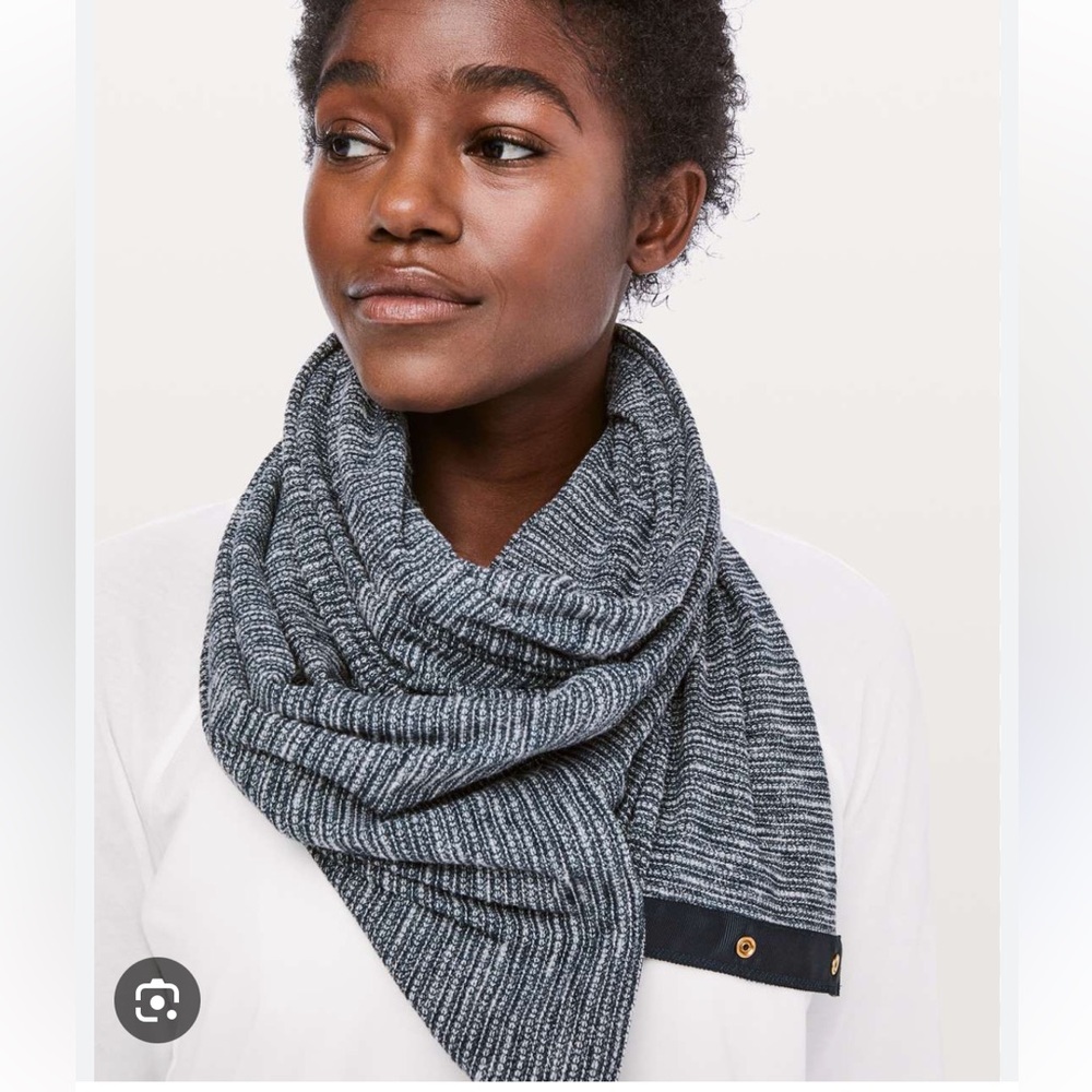 Lululemon Vinyasa Snap Infinity Scarf Wrap Heathered Gray & Black Stripe + Tote